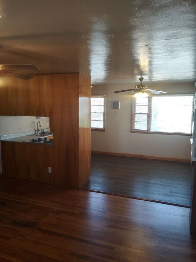 Building Photo - r211LBP