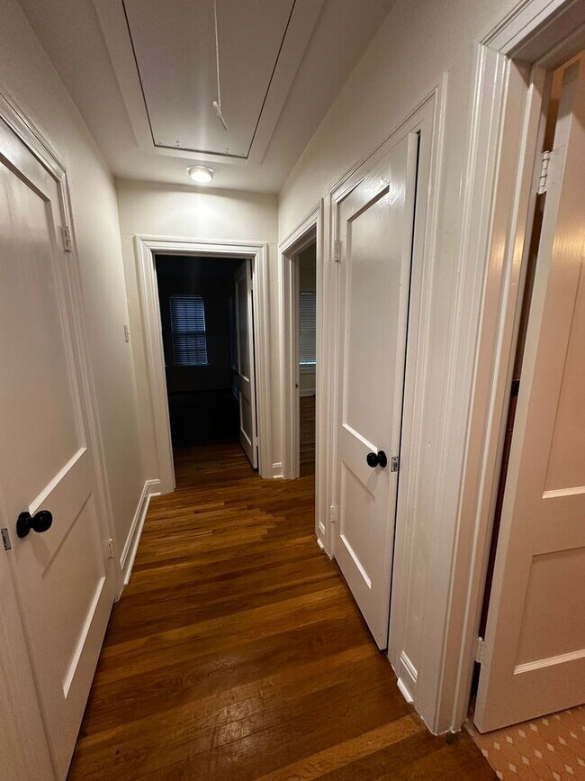 Building Photo - Tarrytown!!! - super location  3 bed, 2 ba...