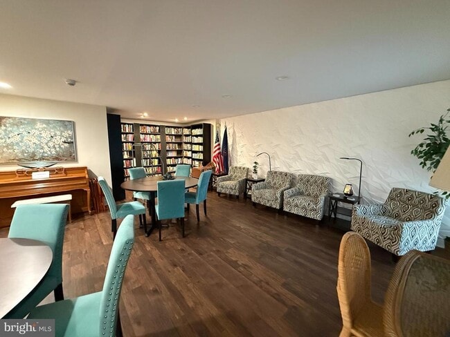 Building Photo - 1375 Pershing Blvd