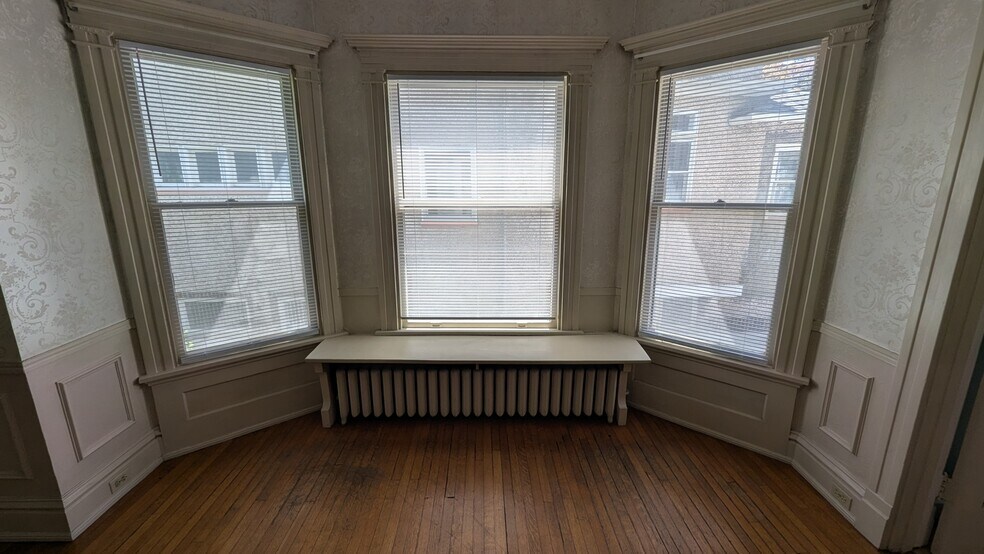 Building Photo - 2257 Scottwood Ave
