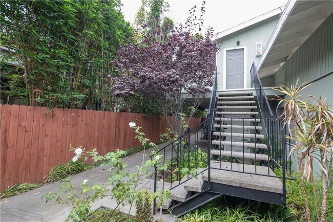 Building Photo - 329 Orizaba Ave