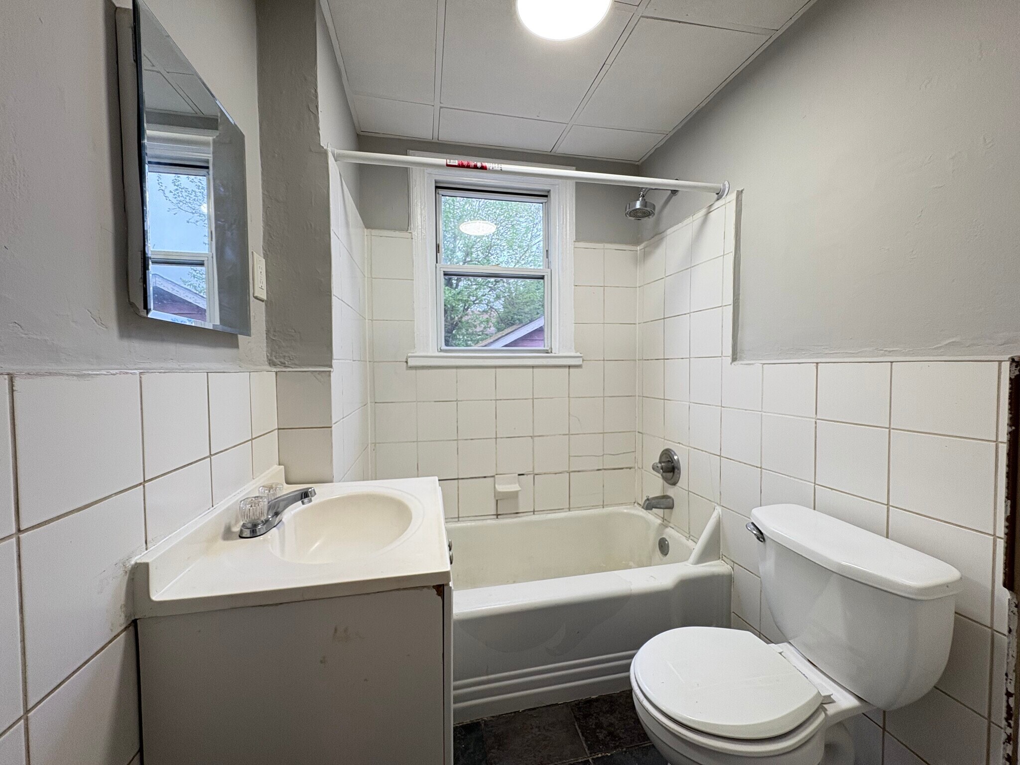 Building Photo - 410 Fabyan Pl