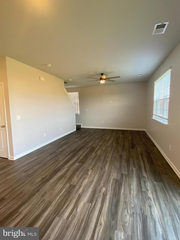 Building Photo - 214 Gumspring Dr