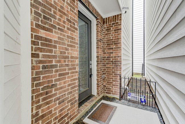 Building Photo - 5857 Dolores St