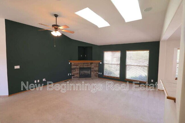 Building Photo - 4411 Hickory Hollow Dr