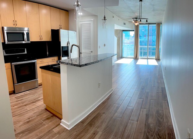 Building Photo - 777 N Ashley Dr