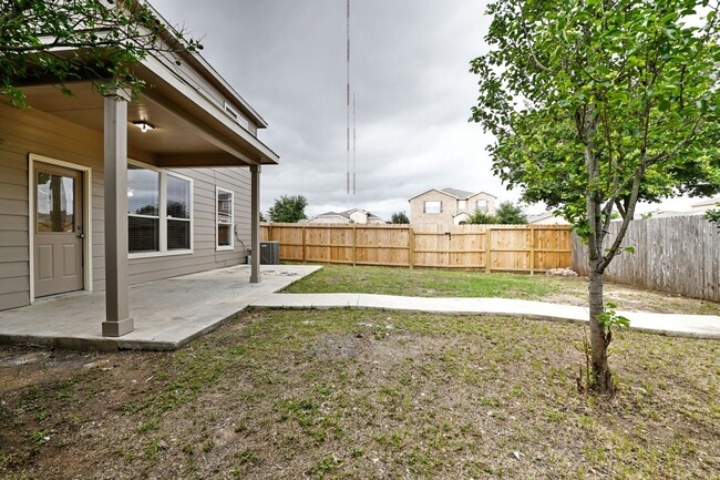 Building Photo - 5 bed | 3 bath | Corner lot | Fully remode...
