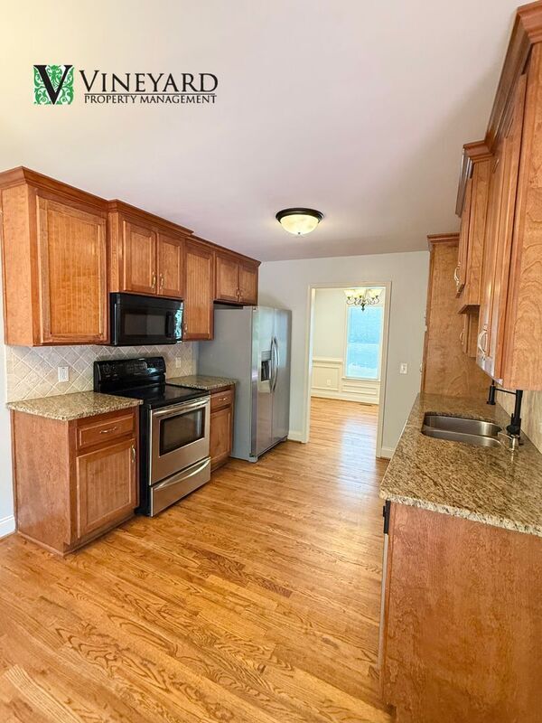 Building Photo - 102 Oak Ridge Trail