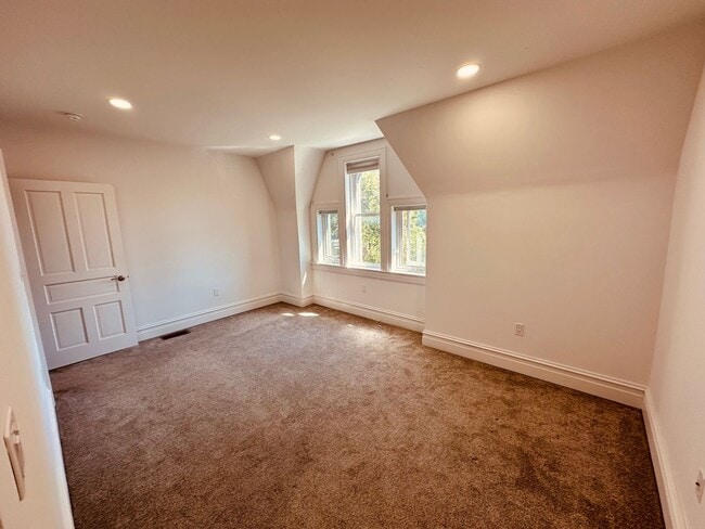 Building Photo - 138 S Beaver St