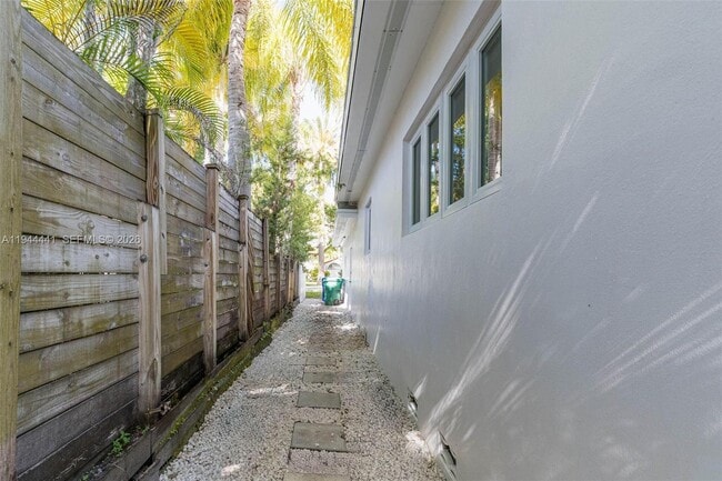 Building Photo - 680 NE 57th St