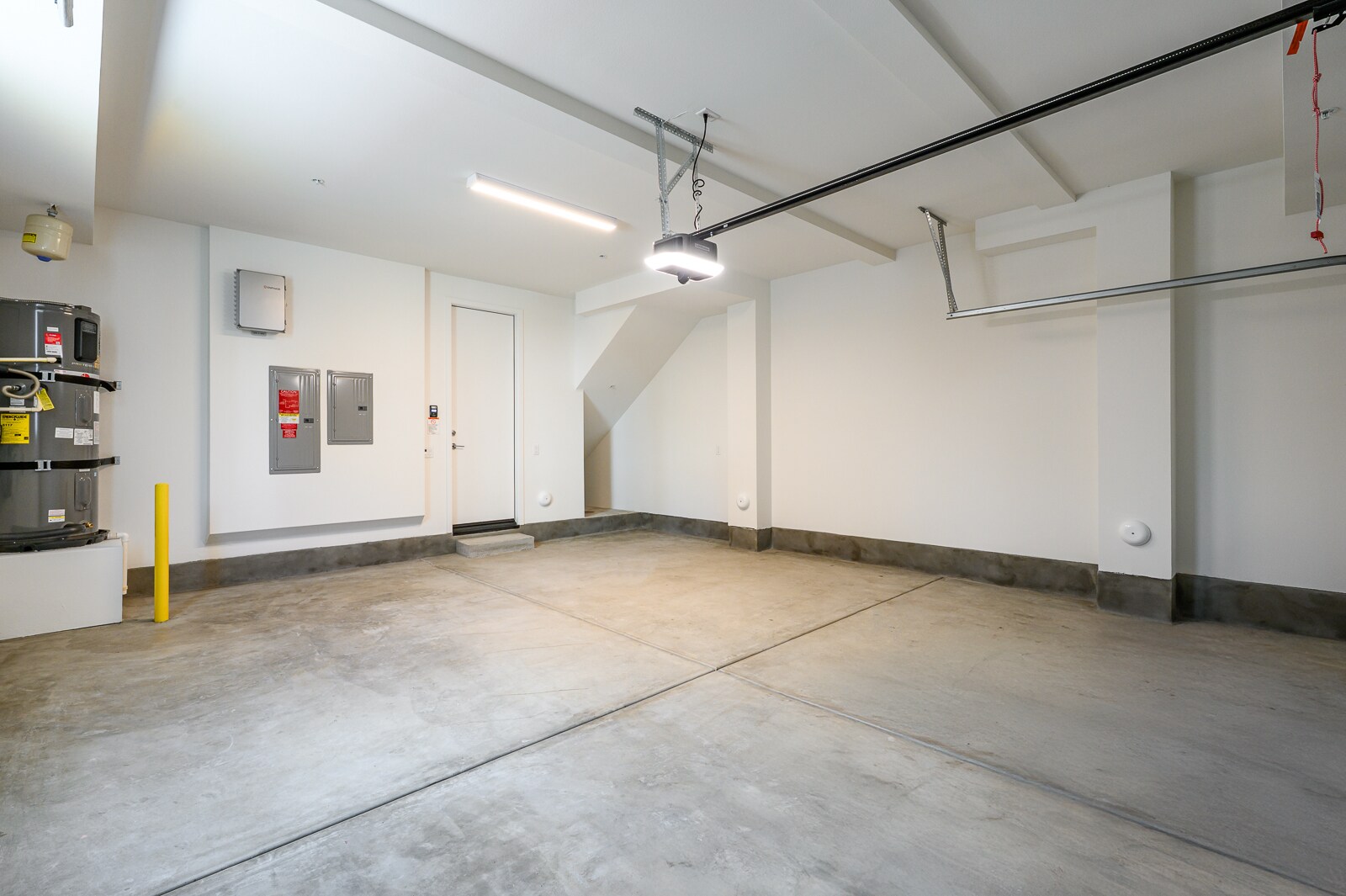 Building Photo - 609 S Lyon St
