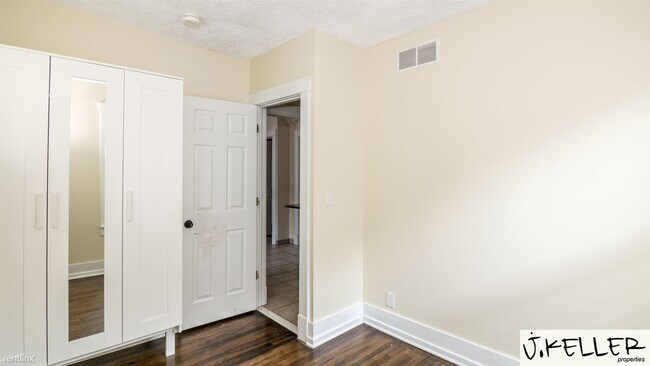 Building Photo - 4 br, 2 bath House - 221 W Mosley St