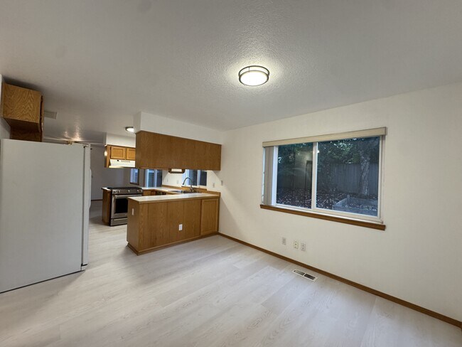 Building Photo - 4534 SW Pasadena St