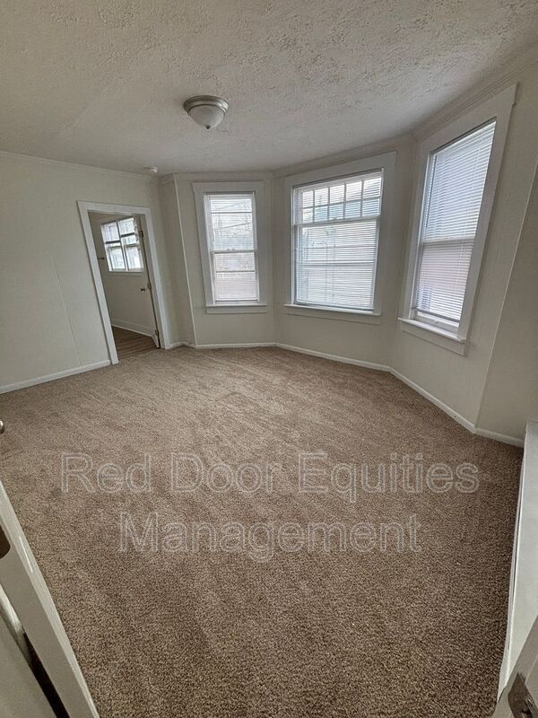 Building Photo - 522 N High St