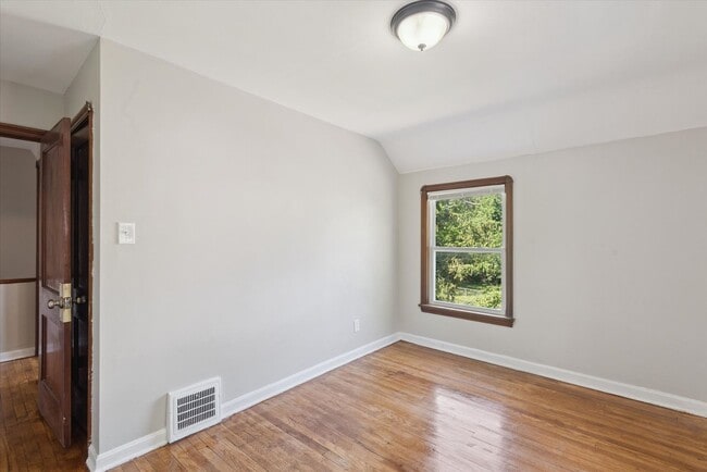 Building Photo - 4723 W 125th St