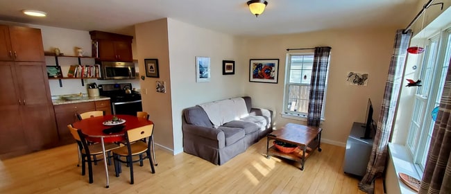 Building Photo - 3 Bedroom Townhome on Hunters Way