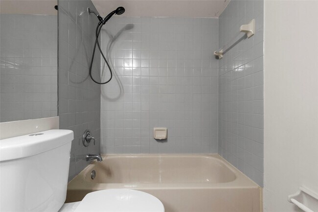 Building Photo - 5200 NW 31st Ave