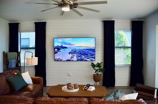Building Photo - ** STUNNING 2012 NEW CONSTRUCTION 3/2 HOME...