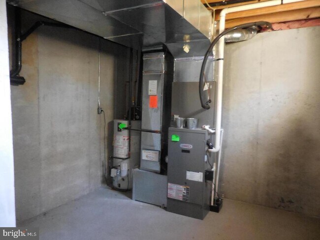 Building Photo - 6 Palmer Ct