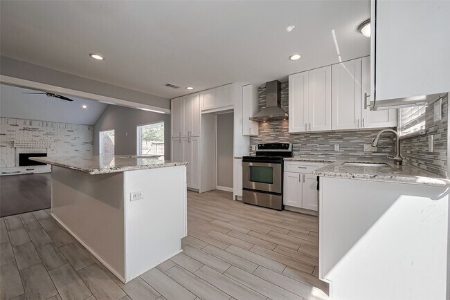 Building Photo - 319 Gentilly Dr