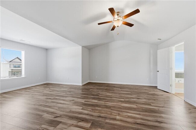 Building Photo - 303 Eleanora Xing