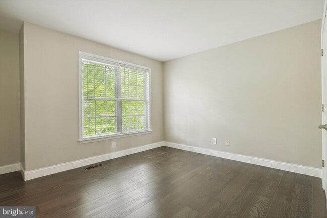 Building Photo - 51 Knickerbocker Ln