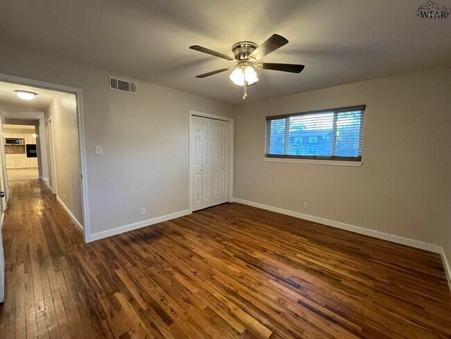 Building Photo - 2711 Chase Dr