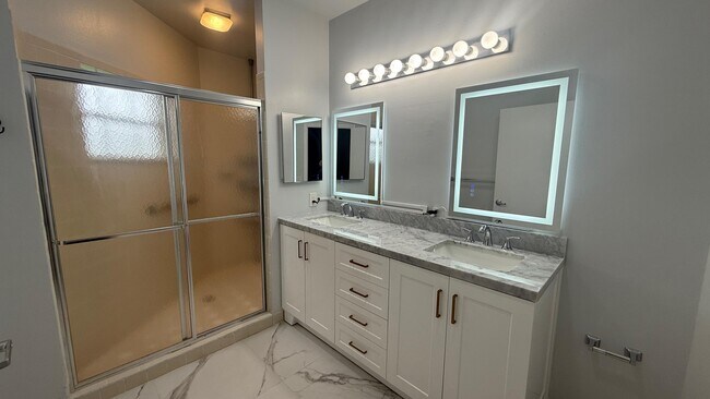 Building Photo - 6526 Via Regina