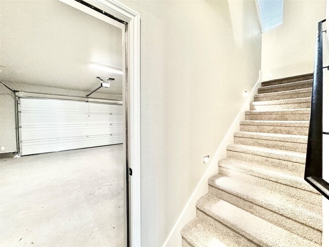 Building Photo - 8725 Scotty's Lk Ln