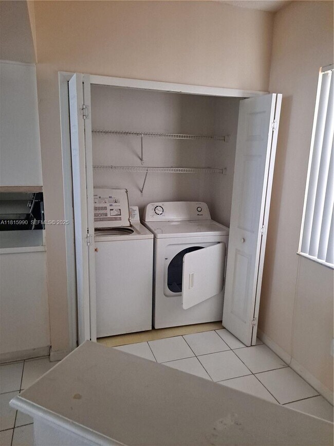 Building Photo - 3255 NE 184th St