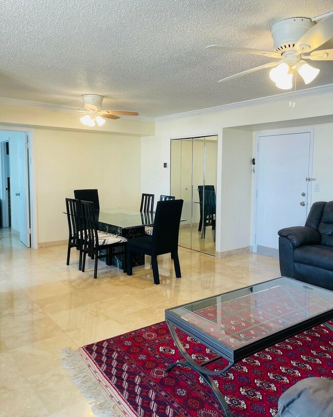 Building Photo - 1237 Hillsboro Mile