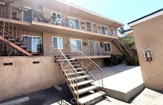 Building Photo - 144 E Ave 33