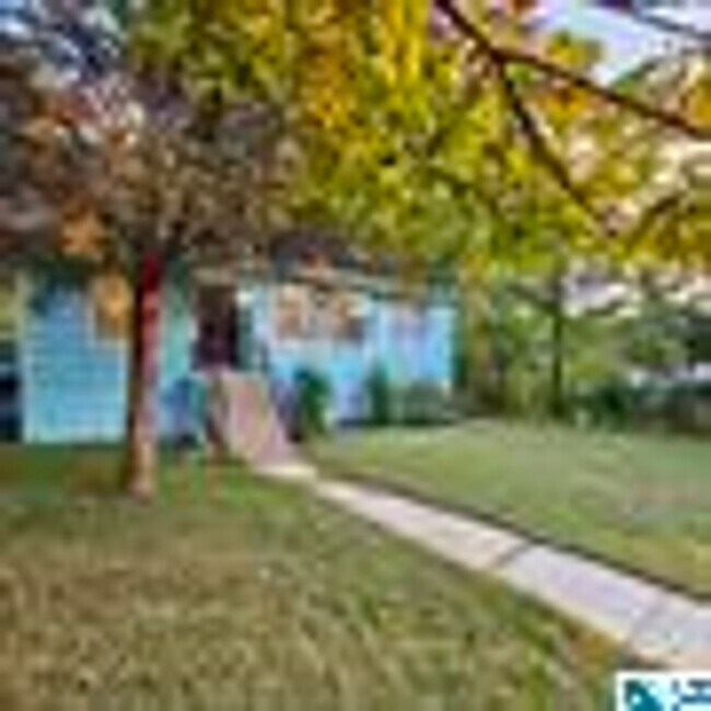 Building Photo - Charming 4 Bedroom, 1 Bathroom house
