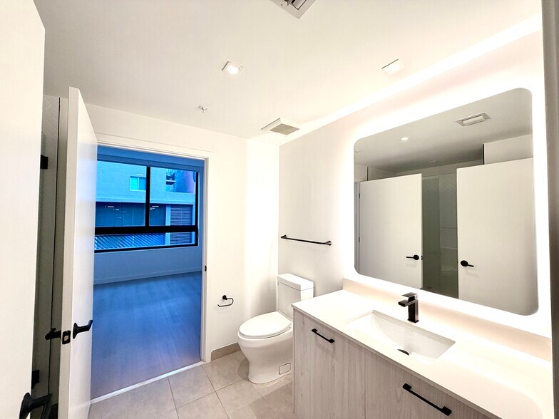 Building Photo - 107 NW 32nd St