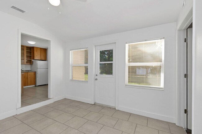 Building Photo - 5148 Tampa Bay Growth Fund 2 LLC