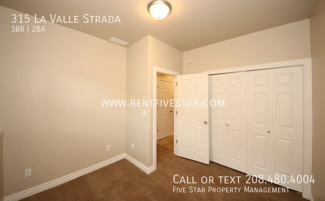 Building Photo - 315 La Valle Strada