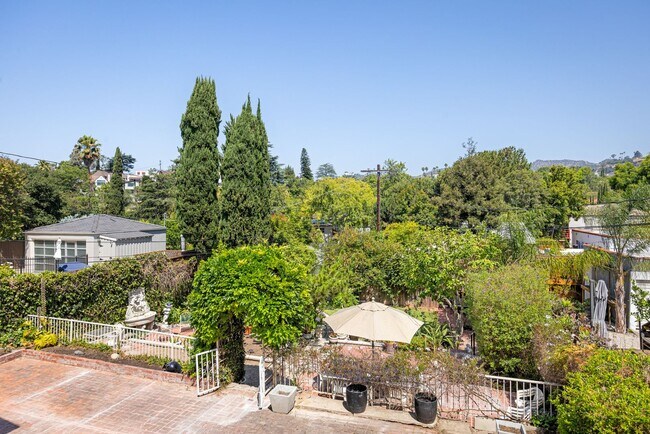 Building Photo - Stunning, remodeled rental in Historic Fra...