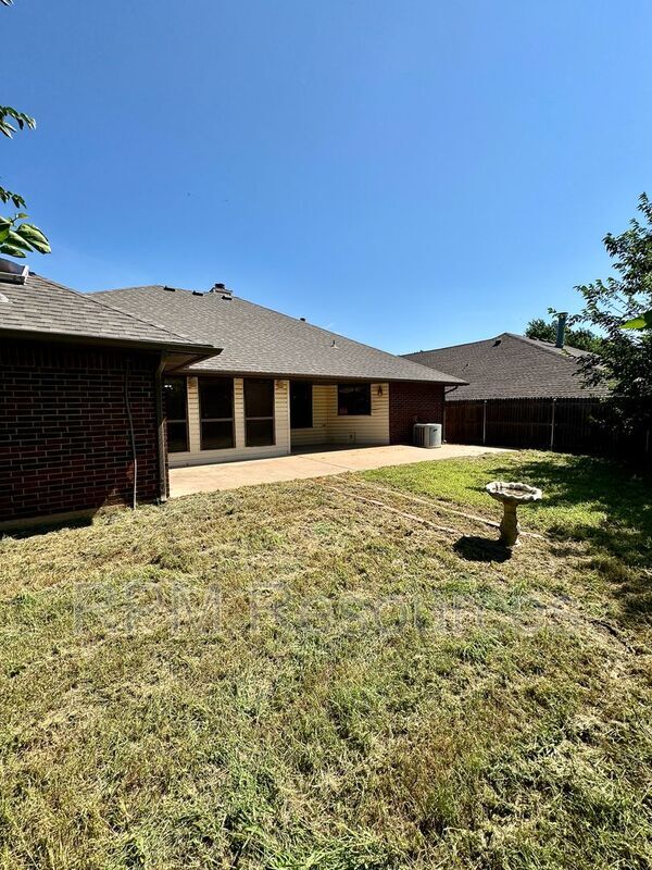 Building Photo - 1312 NW 184th St