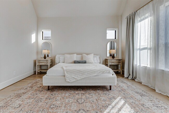 Building Photo - 7606 Redwoods Frst Dr