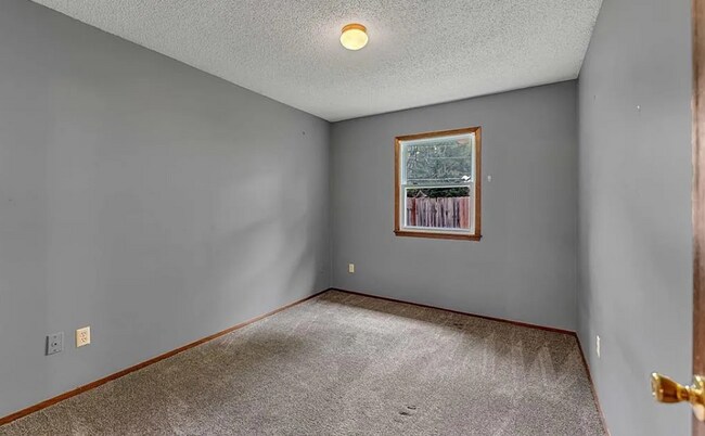 Building Photo - 3804 W 24th Terrace