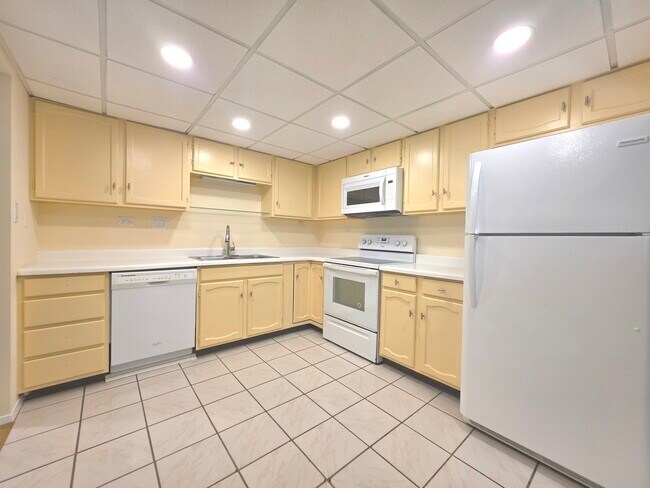 Building Photo - 350 Plum Creek Dr