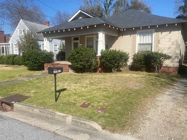 Building Photo - r1919