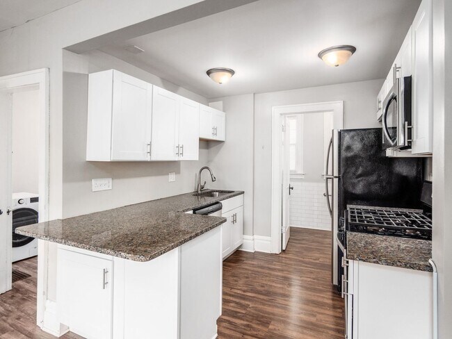 Building Photo - 26 E 2nd Ave