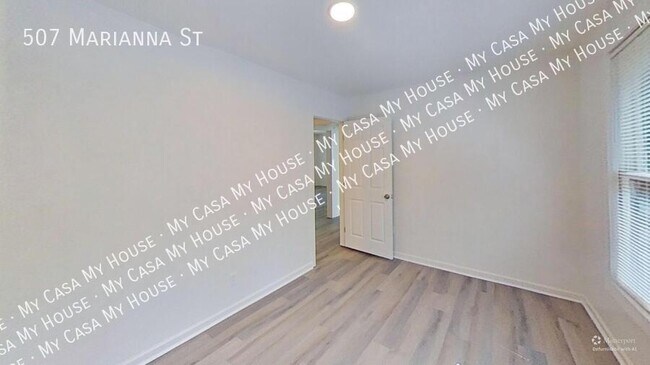 Building Photo - 507 Marianna St