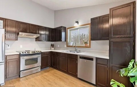 Building Photo - 912 W 66th St