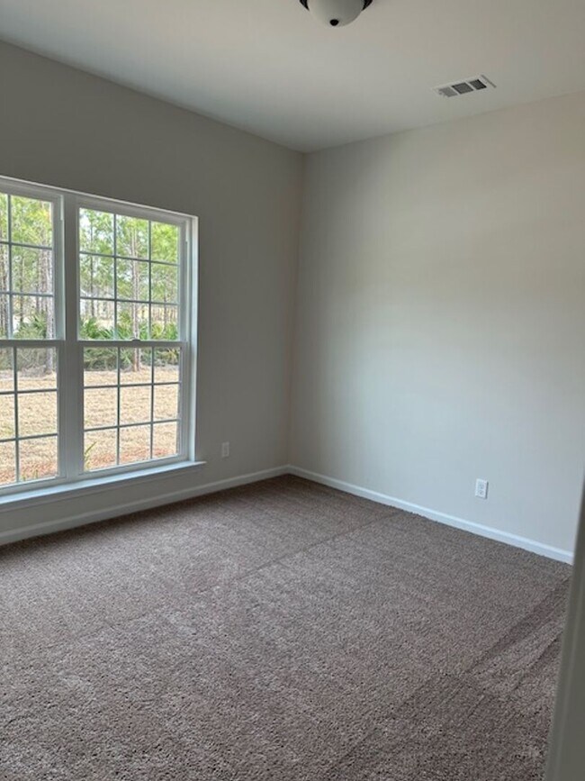 Building Photo - FOR RENT