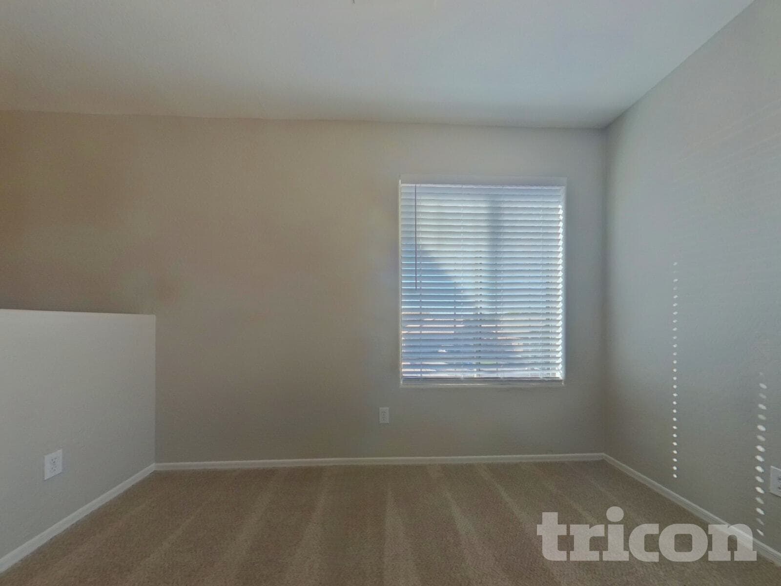 Building Photo - 11218 W Elm Ln