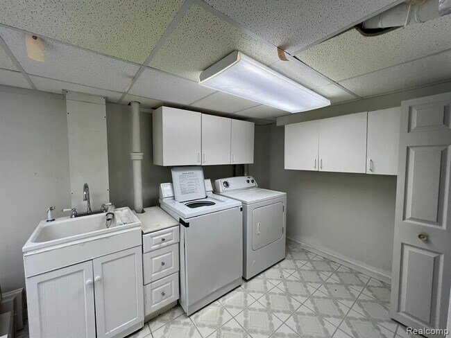 Building Photo - 13858 Arnold Dr