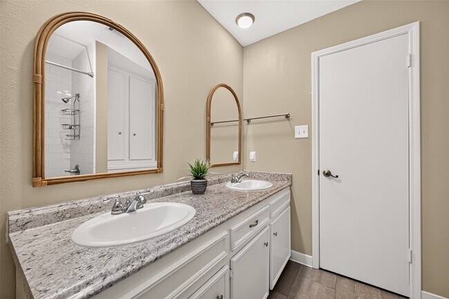 Building Photo - 23011 Fox Hunt Dr
