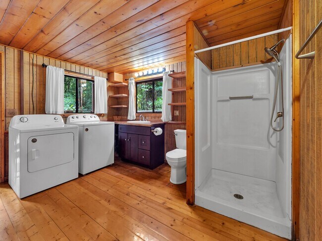 Building Photo - 3 bedrooms 2 bathroom with a large Loft for generational living + storage shed